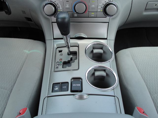 Toyota Highlander 2010 photo 10