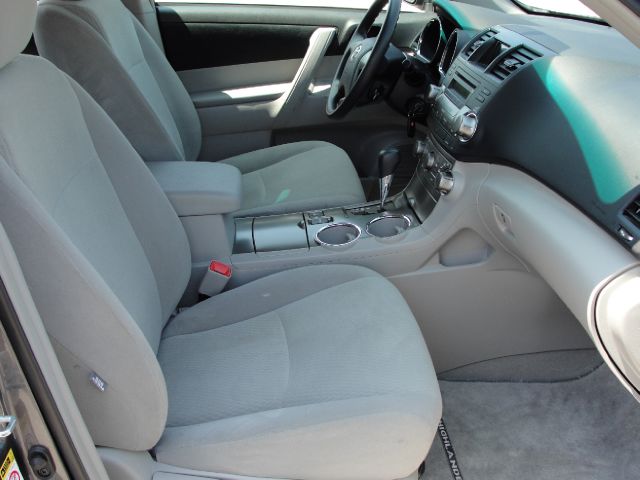 Toyota Highlander 2010 photo 16