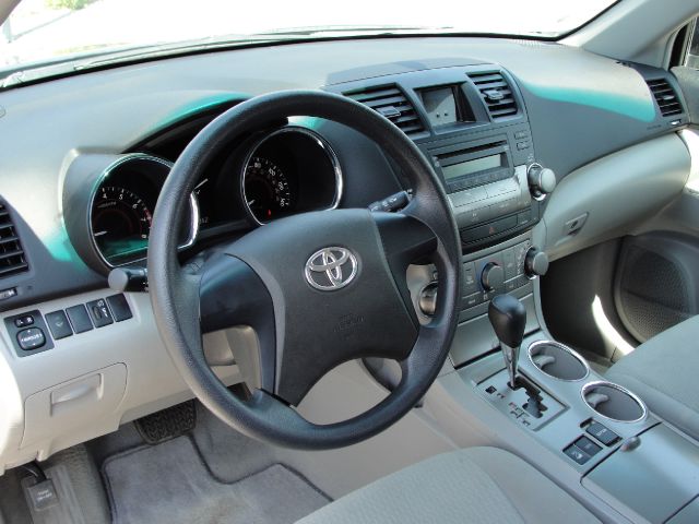 Toyota Highlander 2010 photo 17