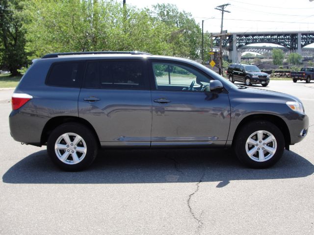 Toyota Highlander 2010 photo 24