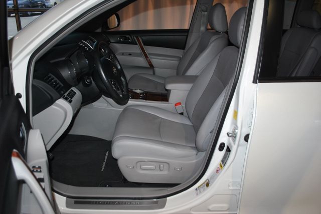 Toyota Highlander 2011 photo 10