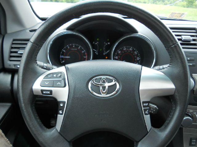 Toyota Highlander 528ia 4dr Sdn Auto Sedan SUV