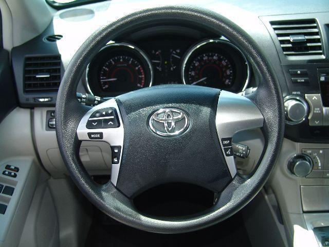 Toyota Highlander 2011 photo 18