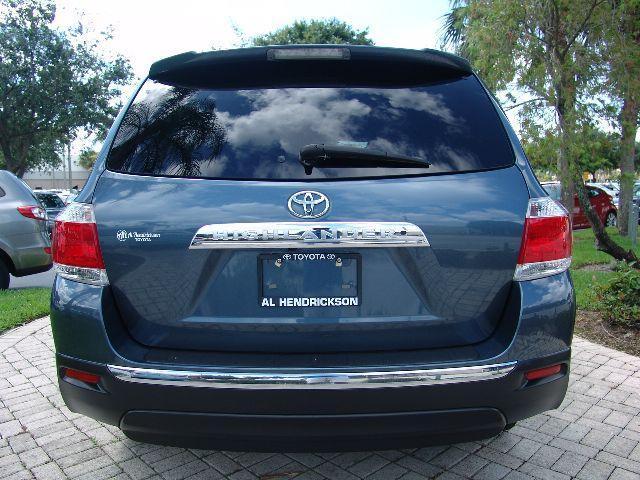 Toyota Highlander 2011 photo 3