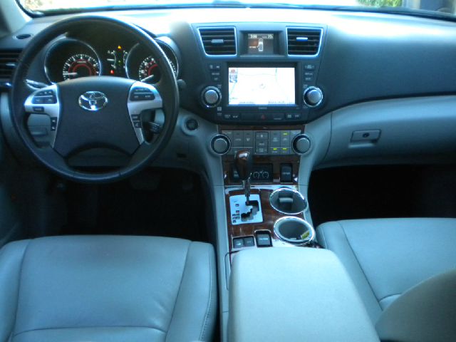 Toyota Highlander 2011 photo 2