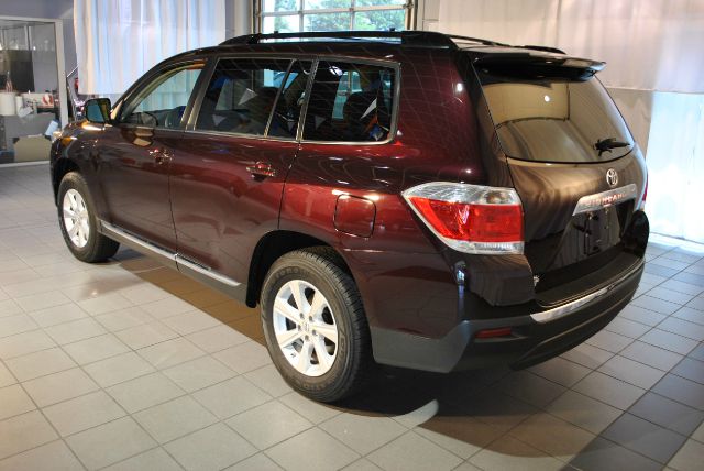 Toyota Highlander 2011 photo 1