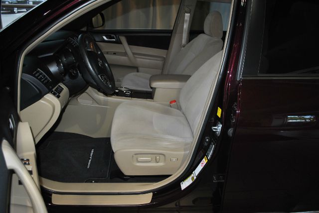 Toyota Highlander 2011 photo 2