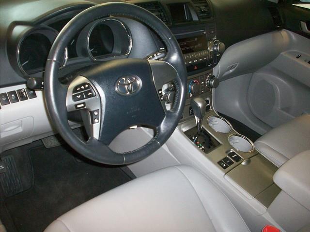 Toyota Highlander 2011 photo 2