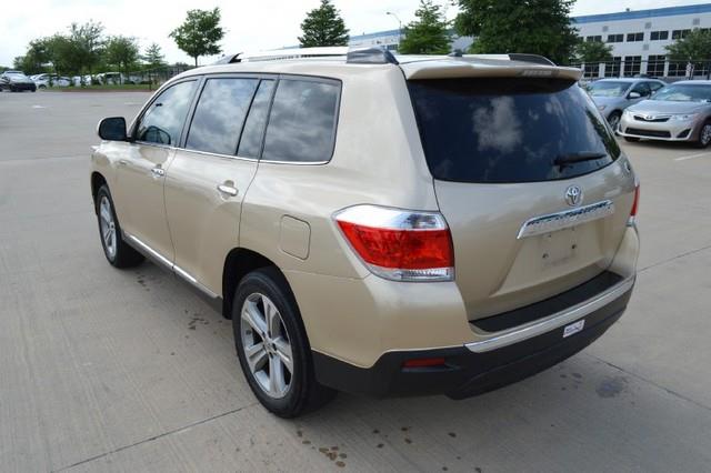 Toyota Highlander 2011 photo 1