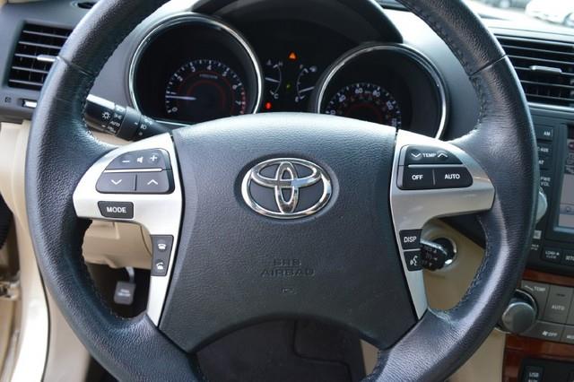 Toyota Highlander 2011 photo 15