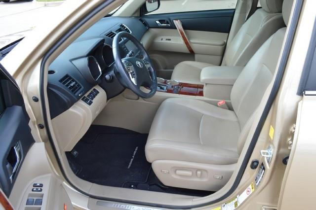 Toyota Highlander 2011 photo 21