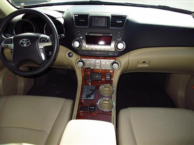 Toyota Highlander 2011 photo 1
