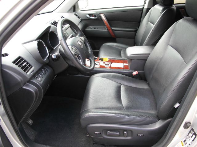 Toyota Highlander 2011 photo 1