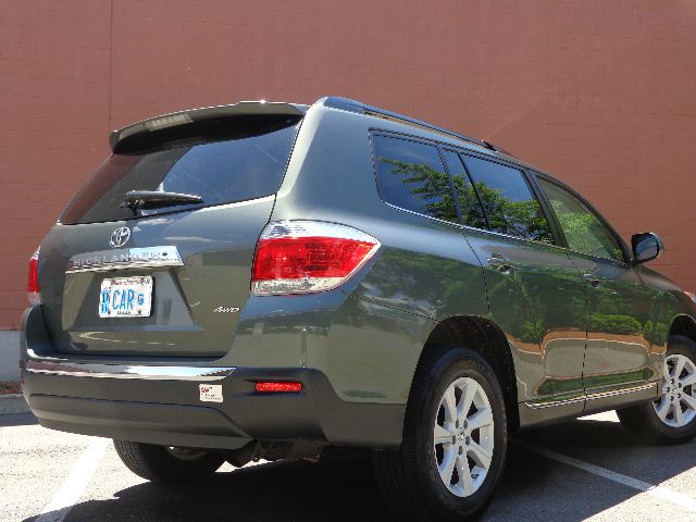 Toyota Highlander 528ia 4dr Sdn Auto Sedan SUV