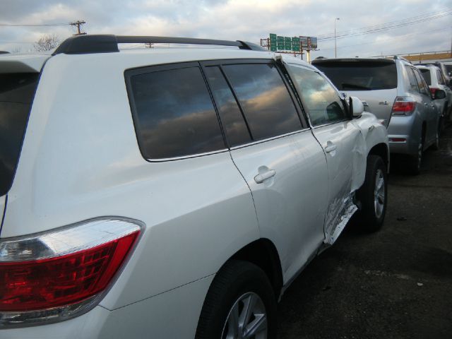 Toyota Highlander 2013 photo 2