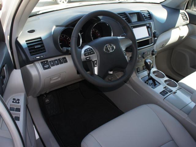 Toyota Highlander SE SUV