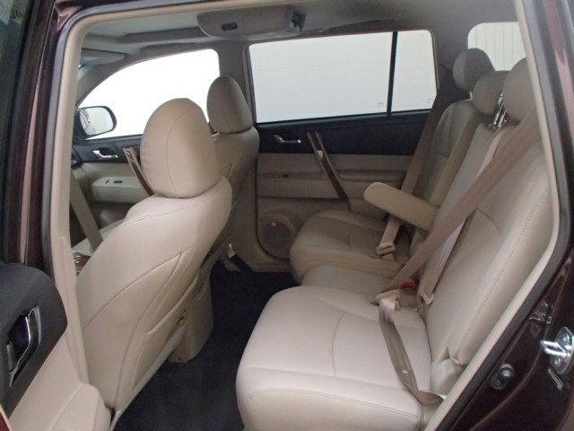 Toyota Highlander 2013 photo 1