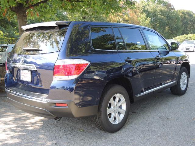 Toyota Highlander Base SUV