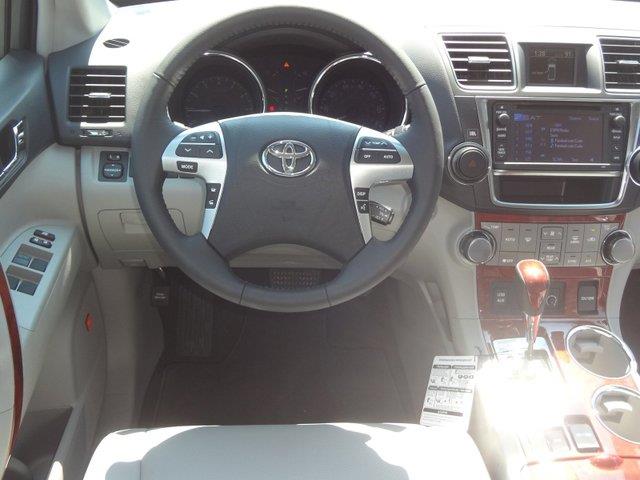 Toyota Highlander 2013 photo 1