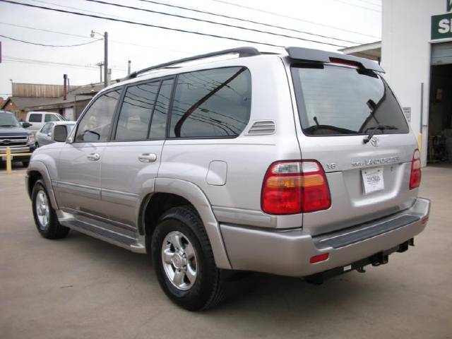 Toyota Land Cruiser 2001 photo 2