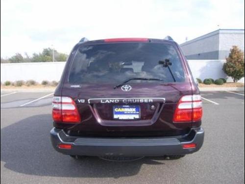 Toyota Land Cruiser 2005 photo 2