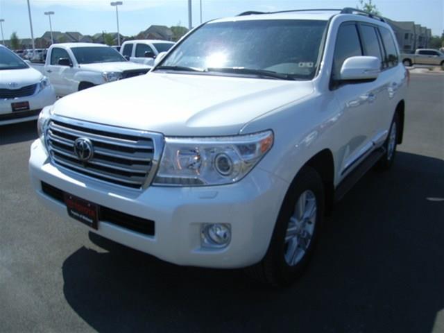 Toyota Land Cruiser 2013 photo 2