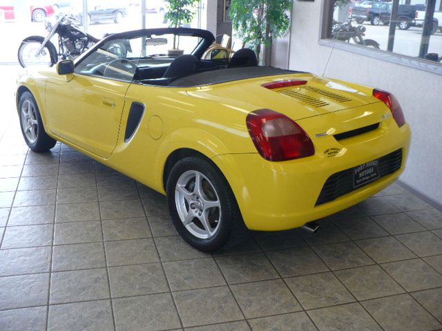 Toyota MR2 Spyder 2000 photo 3