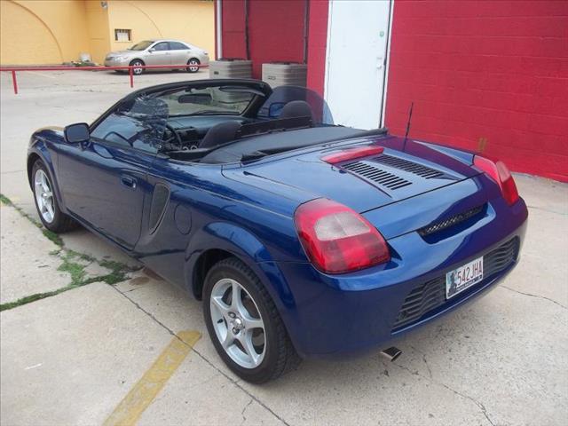 Toyota MR2 Spyder 2000 photo 2