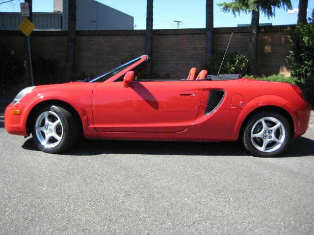 Toyota MR2 Spyder 2000 photo 4