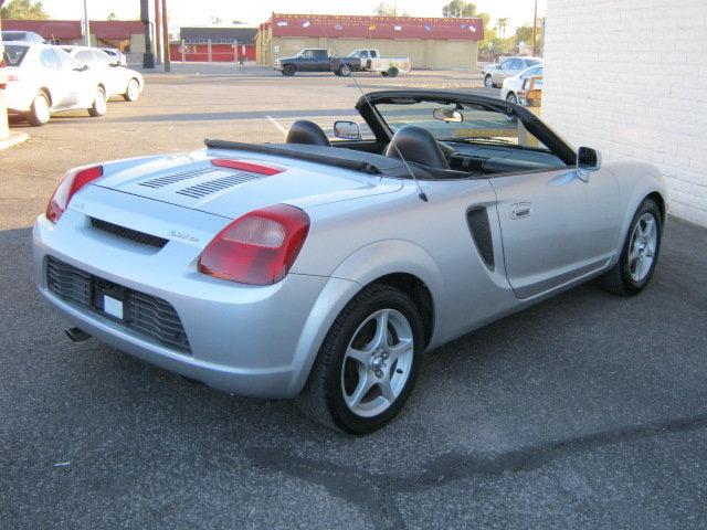 Toyota MR2 Spyder 2001 photo 2