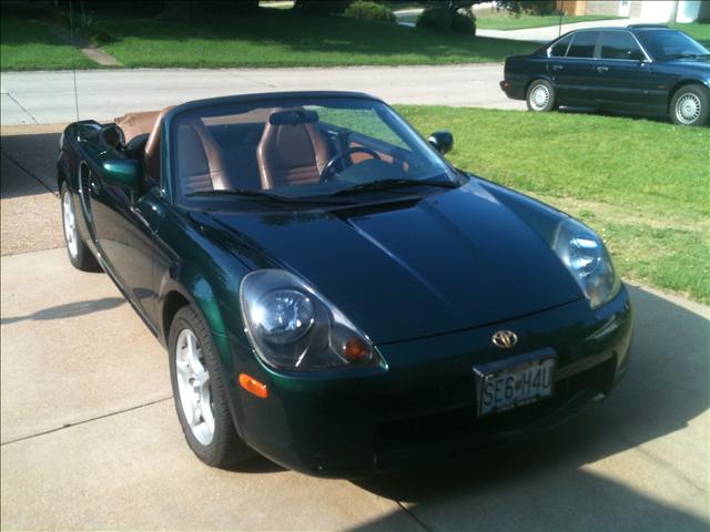 Toyota MR2 Spyder 2001 photo 3