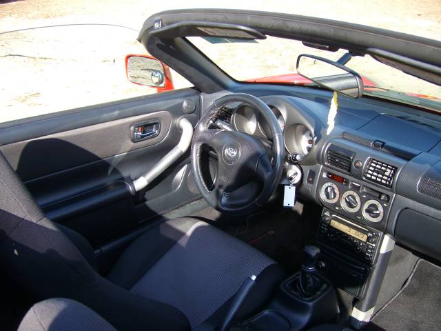 Toyota MR2 Spyder 2001 photo 2