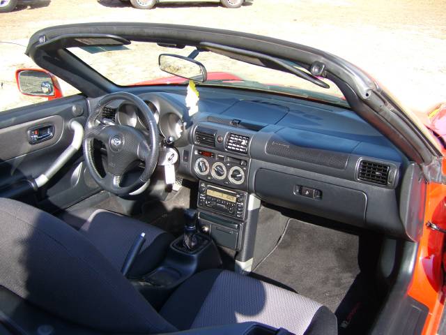 Toyota MR2 Spyder 2001 photo 3