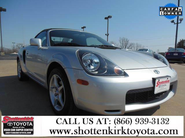 Toyota MR2 Spyder 2001 photo 2