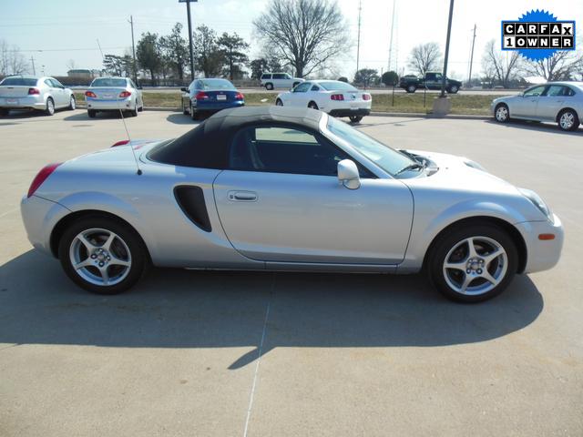 Toyota MR2 Spyder 2001 photo 5