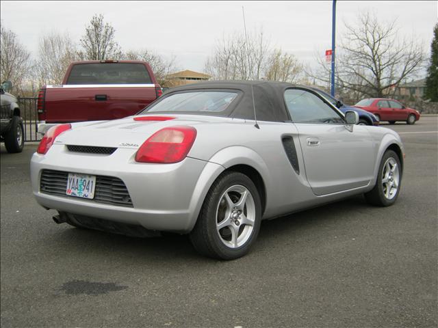 Toyota MR2 Spyder 2001 photo 2