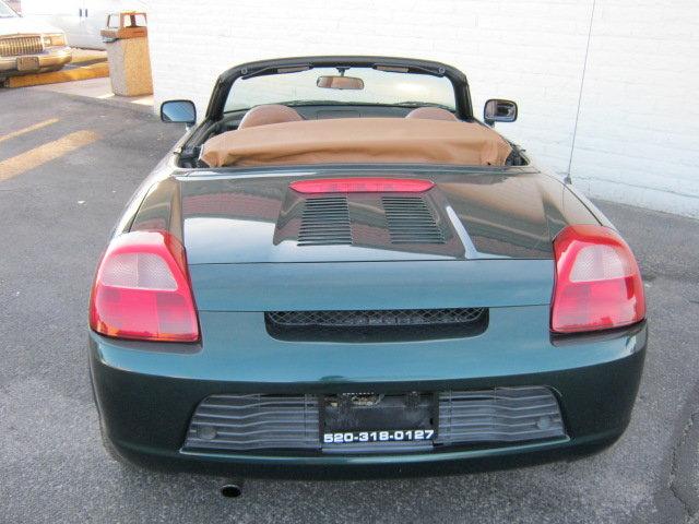 Toyota MR2 Spyder 2001 photo 2