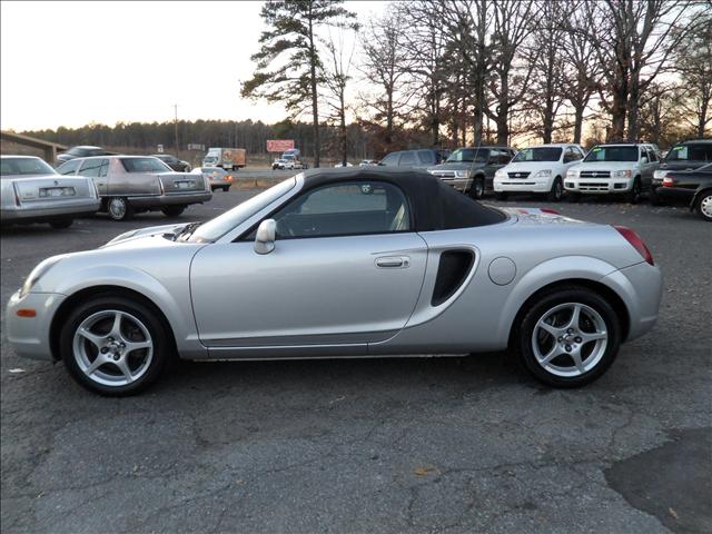 Toyota MR2 Spyder 2001 photo 1