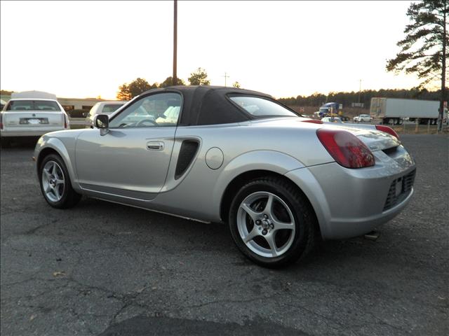 Toyota MR2 Spyder 2001 photo 2