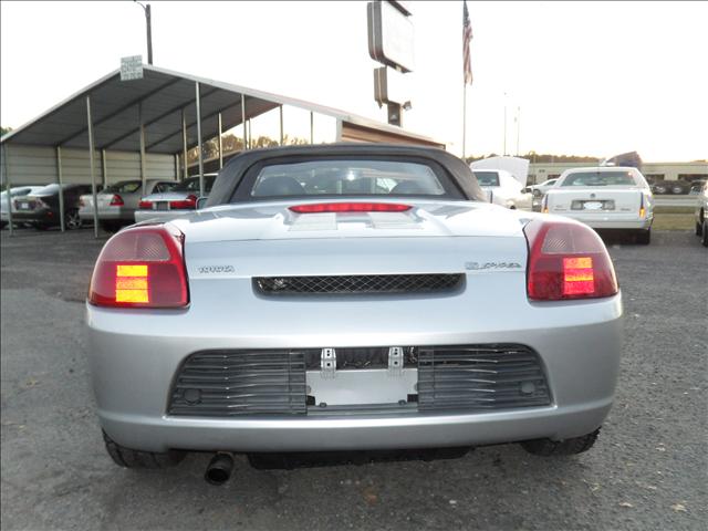 Toyota MR2 Spyder 2001 photo 3