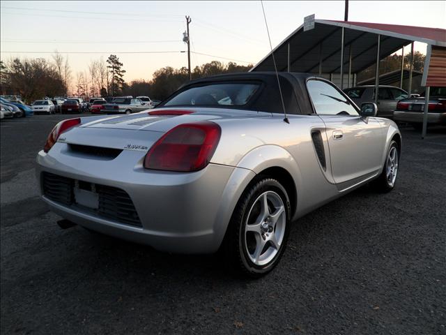 Toyota MR2 Spyder 2001 photo 4