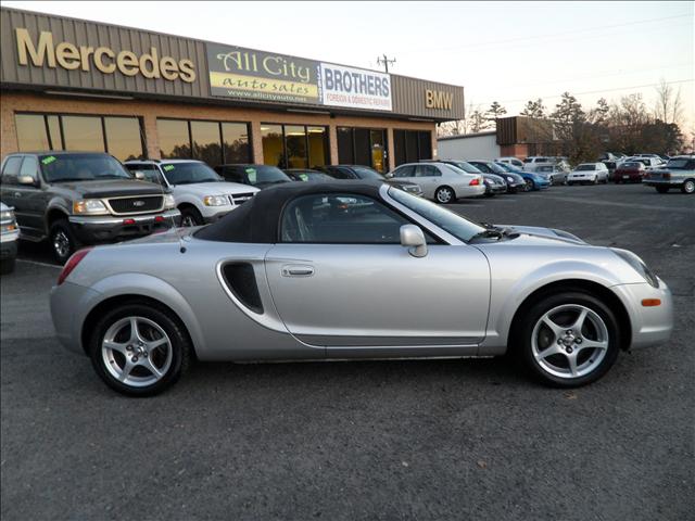 Toyota MR2 Spyder 2001 photo 5