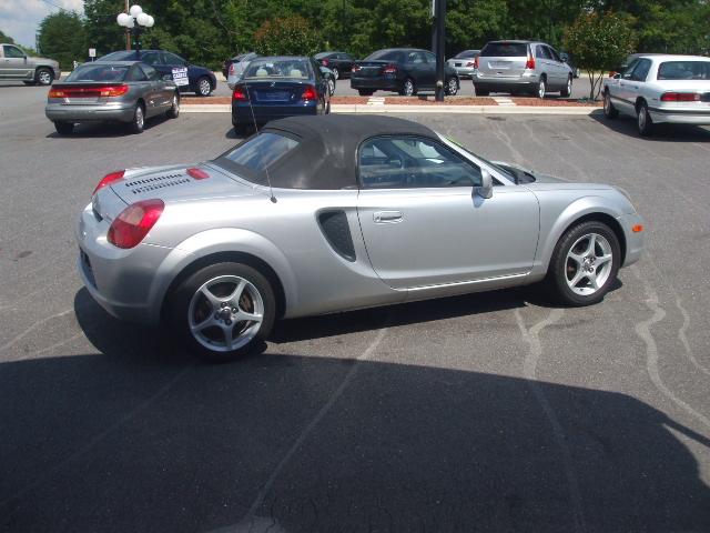 Toyota MR2 Spyder 2001 photo 1