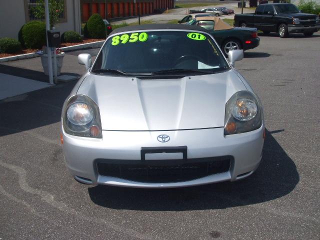 Toyota MR2 Spyder 2001 photo 2