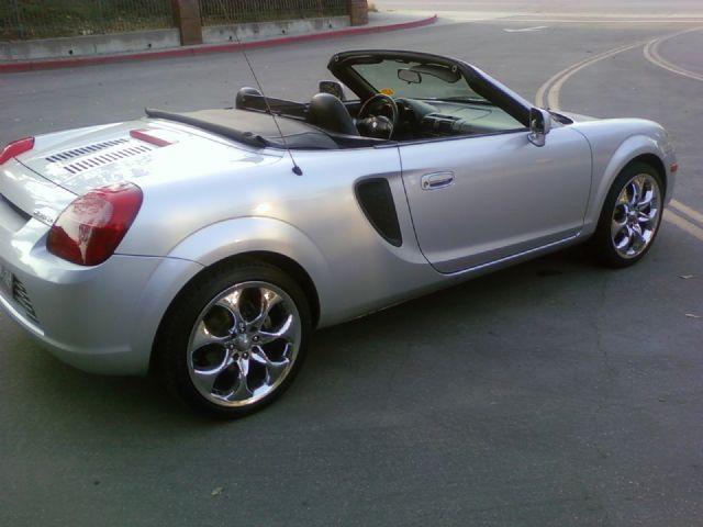 Toyota MR2 Spyder 2001 photo 4