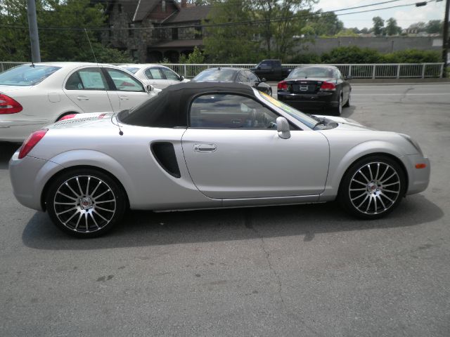 Toyota MR2 Spyder 2001 photo 13