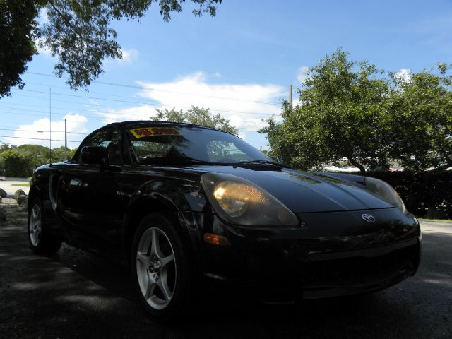 Toyota MR2 Spyder 2001 photo 2