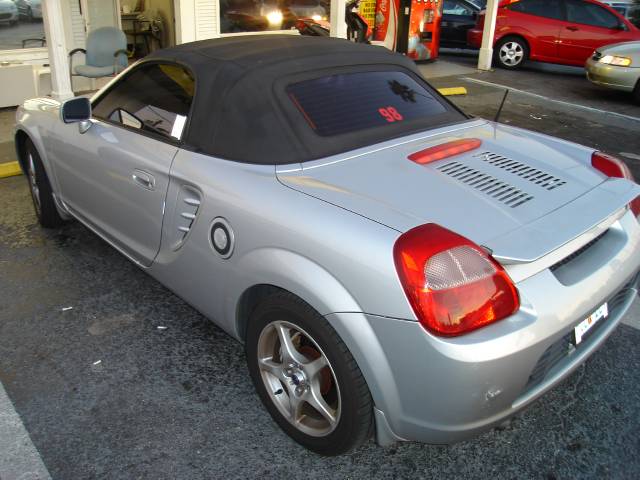 Toyota MR2 Spyder 2001 photo 5