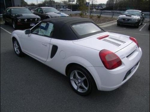 Toyota MR2 Spyder 2001 photo 4