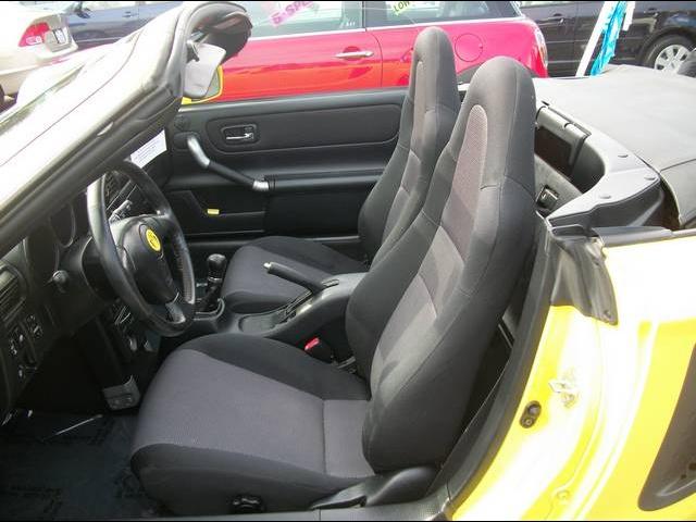 Toyota MR2 Spyder 2001 photo 3